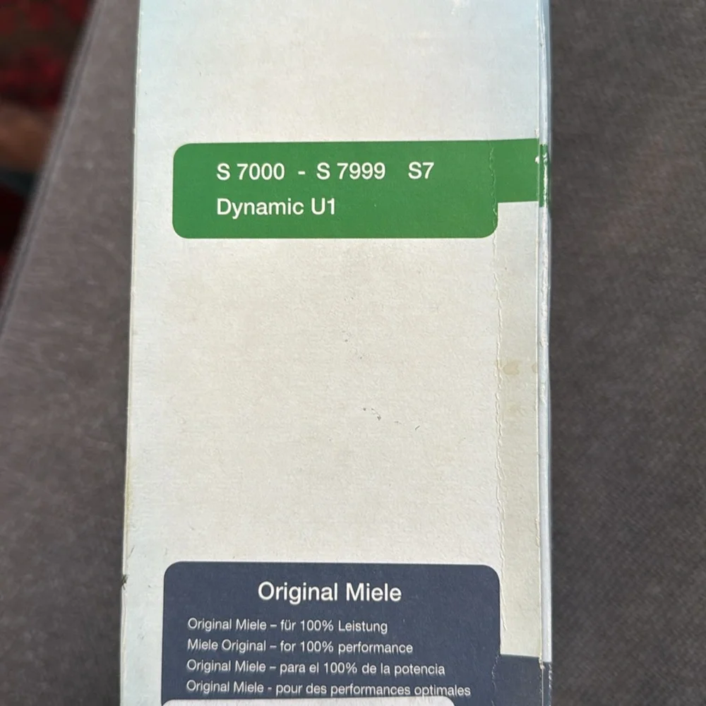 Miele HyClean 3D Efficiency Vacuum Cleaner Bags. A set of 4 bags & 2 filters. - Picture 3 of 3